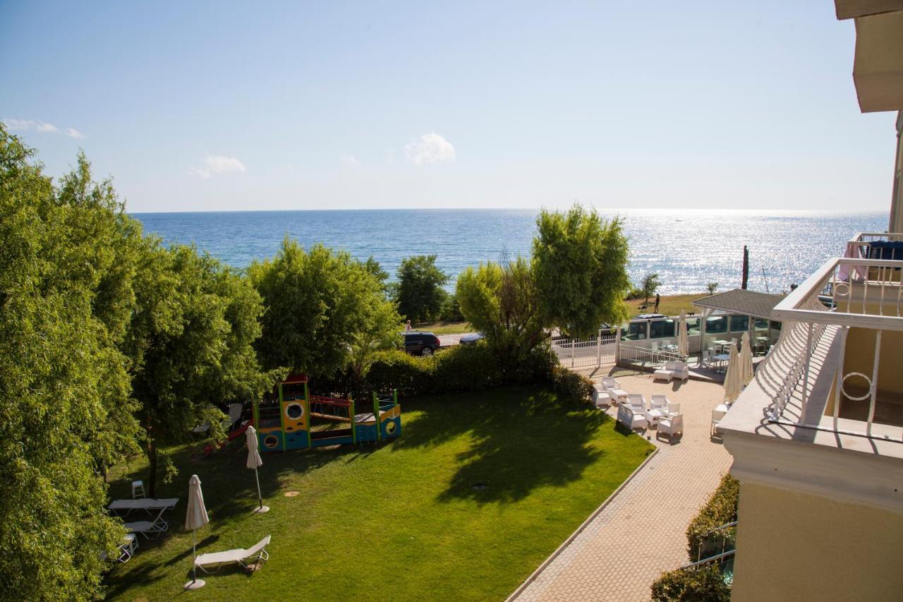 Hotel Perla Beach Luxury 프리모르스코 외부 사진