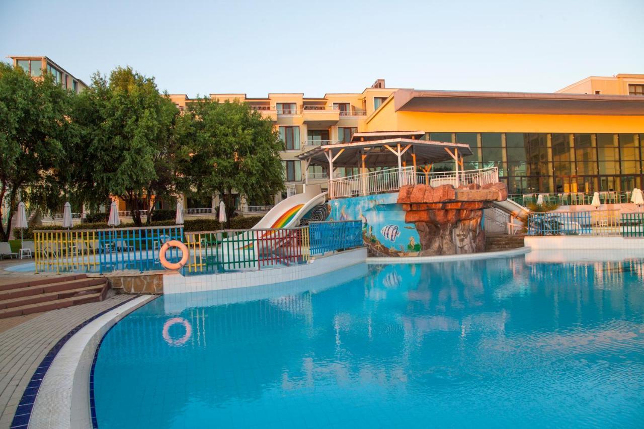 Hotel Perla Beach Luxury 프리모르스코 외부 사진