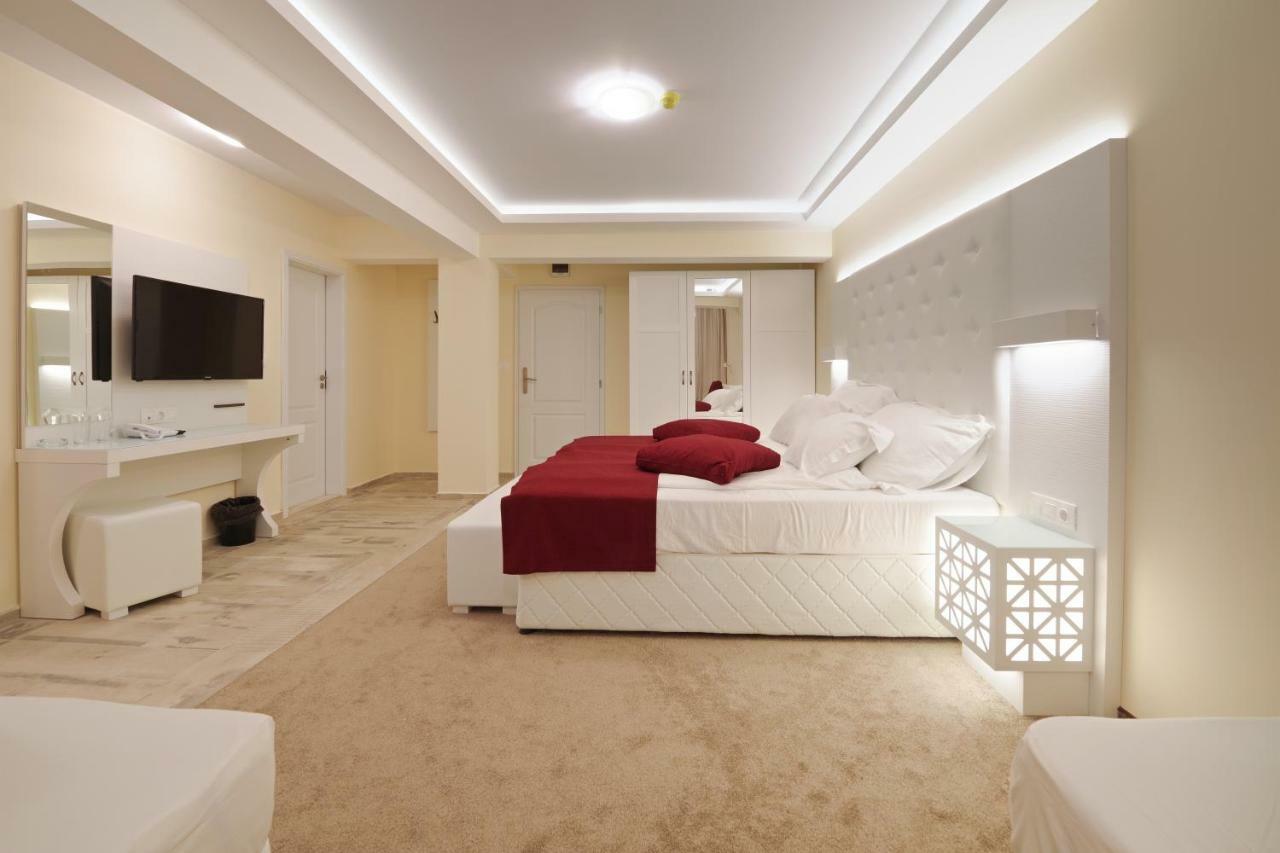 Hotel Perla Beach Luxury 프리모르스코 외부 사진