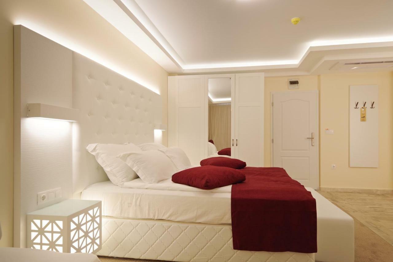 Hotel Perla Beach Luxury 프리모르스코 외부 사진